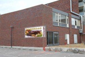 Opzetten van gevelreclame