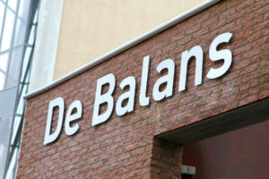 De Balans freesletters RVS look