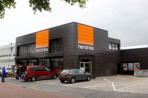 Hendriks Best Gevelbelettering freesletters en stickers