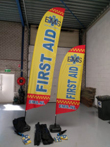 EMS first aid beachvlaggen