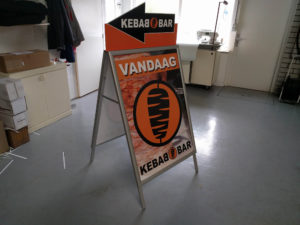 Kebab Bar stoepbord aangepast