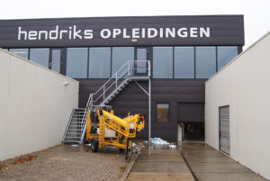 Gevelstickers Hendriks opleidingen Uden