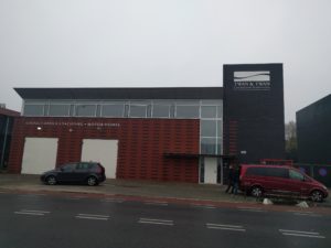 Twan en Twan Uden afstandletters gefreesd RVS look