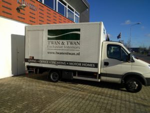 Belettering bakwagen Twan en Twan exclusive interiors